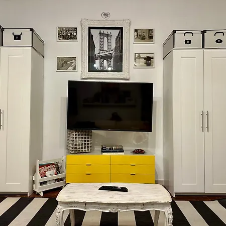 Live As Florentine Daire *