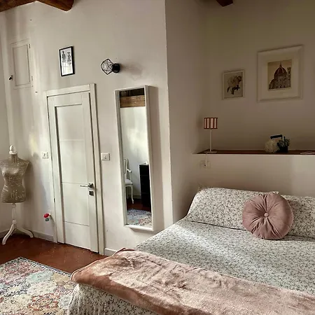 Live As Florentine Daire *